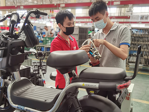 强强联合：看片91APP电动车自动黄色看片软件携手爱玛打造中国“智造”电动自行车